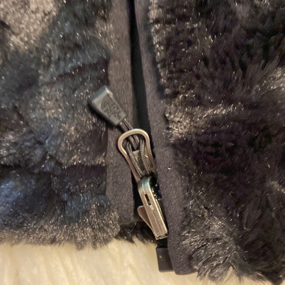 The North Face Two side Vest extremely beautiful black color BNWOT - Picture 14 of 17